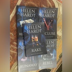 Helen Hardt Bundle Wolfes of Manhattan 1,2,3,4,5 Rebel Recluse Runaway Rake